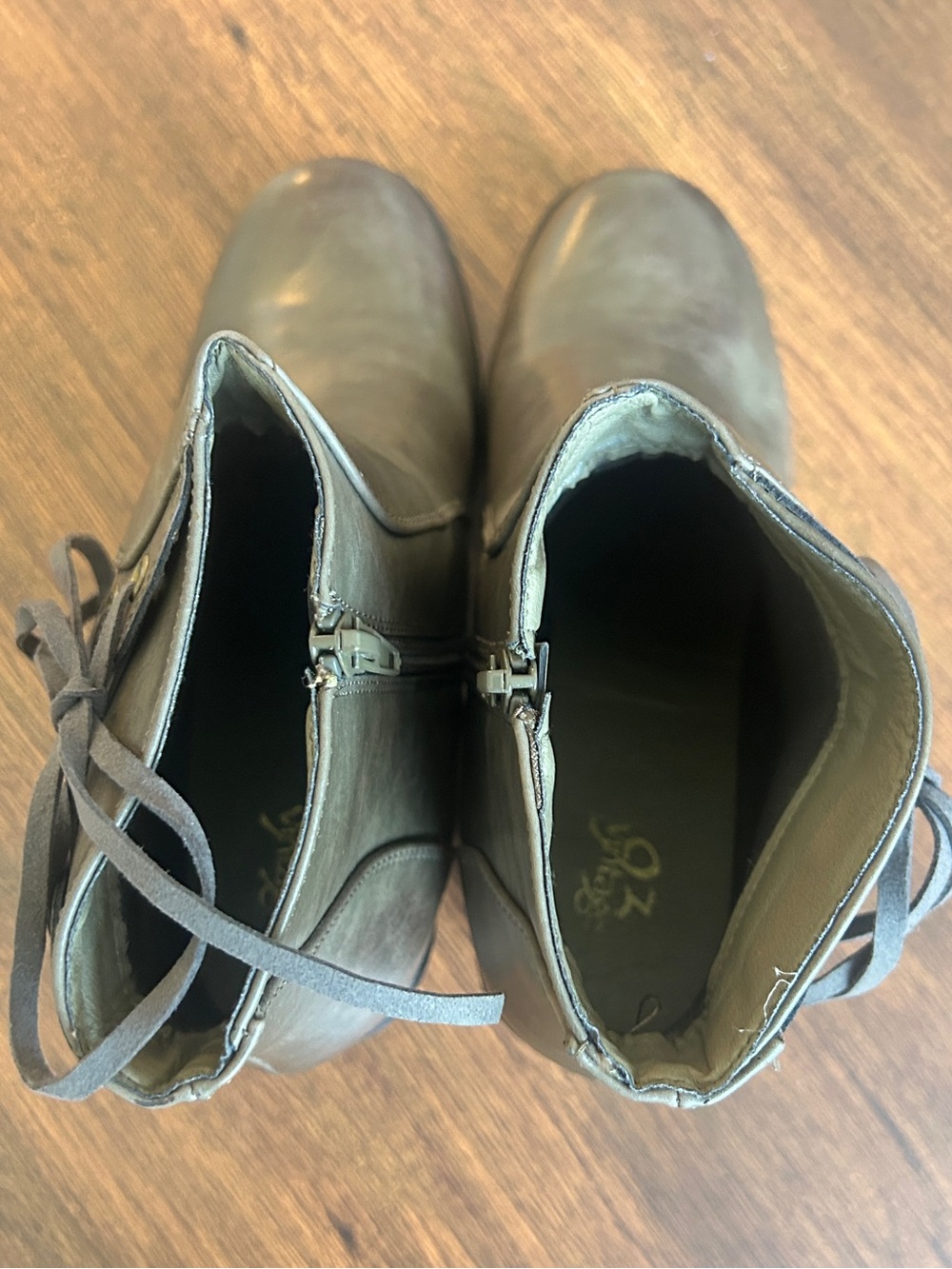 93 Vintage Women's Lace-Up Ankle Boot in Olive - Picture 4 of 6